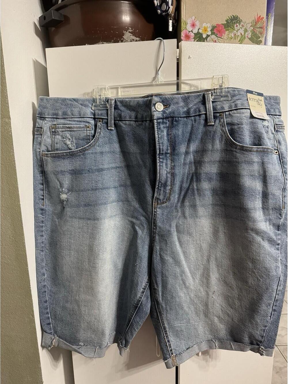 Terra & Sky High Rise Bermuda Shorts NWT 24W
